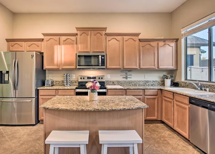 Holiday home Pool & Game Room: In Goodyear Near Golfing