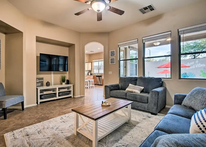 Holiday home Pool & Game Room: In Goodyear Near Golfing