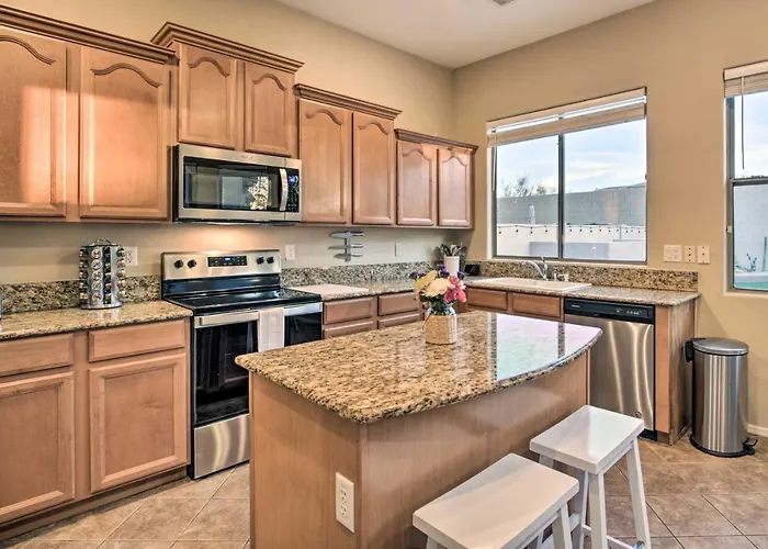Pool & Game Room: In Goodyear Near Golfing *