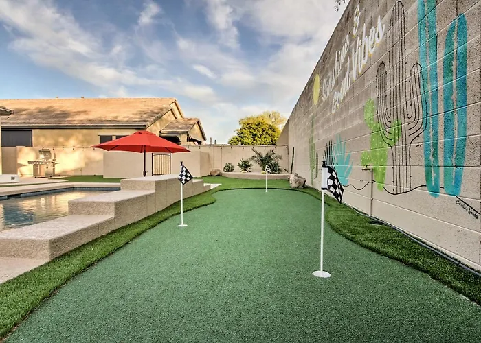 Holiday home Pool & Game Room: In Goodyear Near Golfing