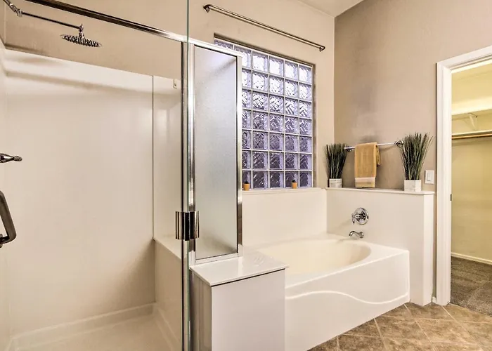 Pool & Game Room: In Goodyear Near Golfing Holiday home Liberty