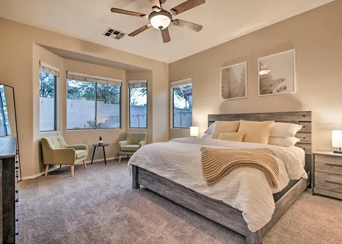 Holiday home Pool & Game Room: In Goodyear Near Golfing