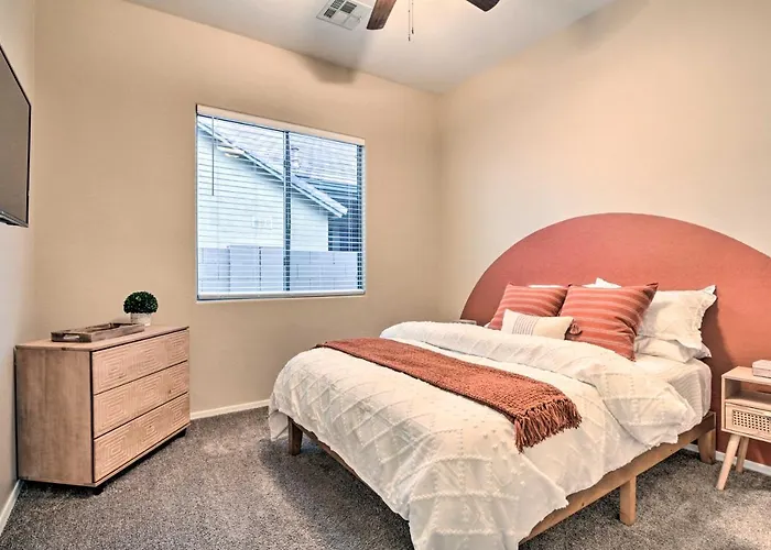 Holiday home Pool & Game Room: In Goodyear Near Golfing *