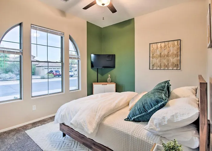 Holiday home Pool & Game Room: In Goodyear Near Golfing Liberty