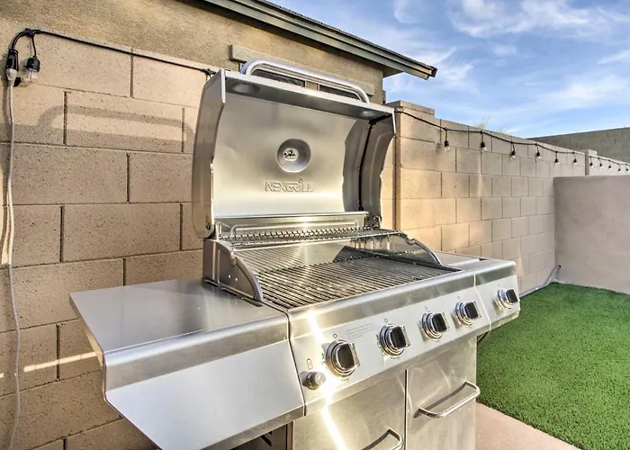 Holiday home Pool & Game Room: In Goodyear Near Golfing Liberty